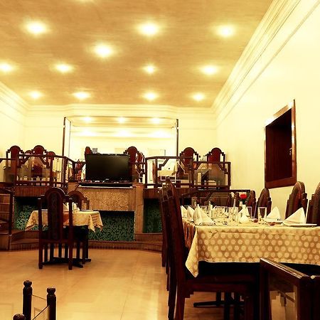 Oyo 1346 Manthan Hotel Калькутта Экстерьер фото