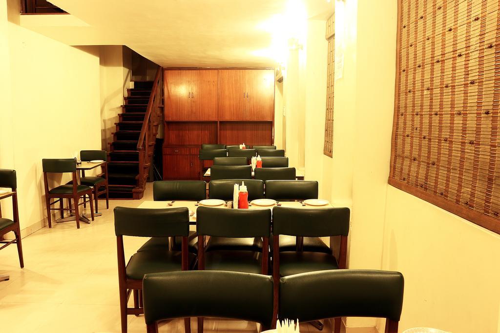Oyo 1346 Manthan Hotel Калькутта Экстерьер фото